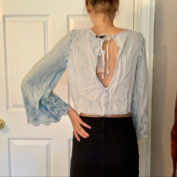 Bell sleeve crop top - Picture 5 of 5